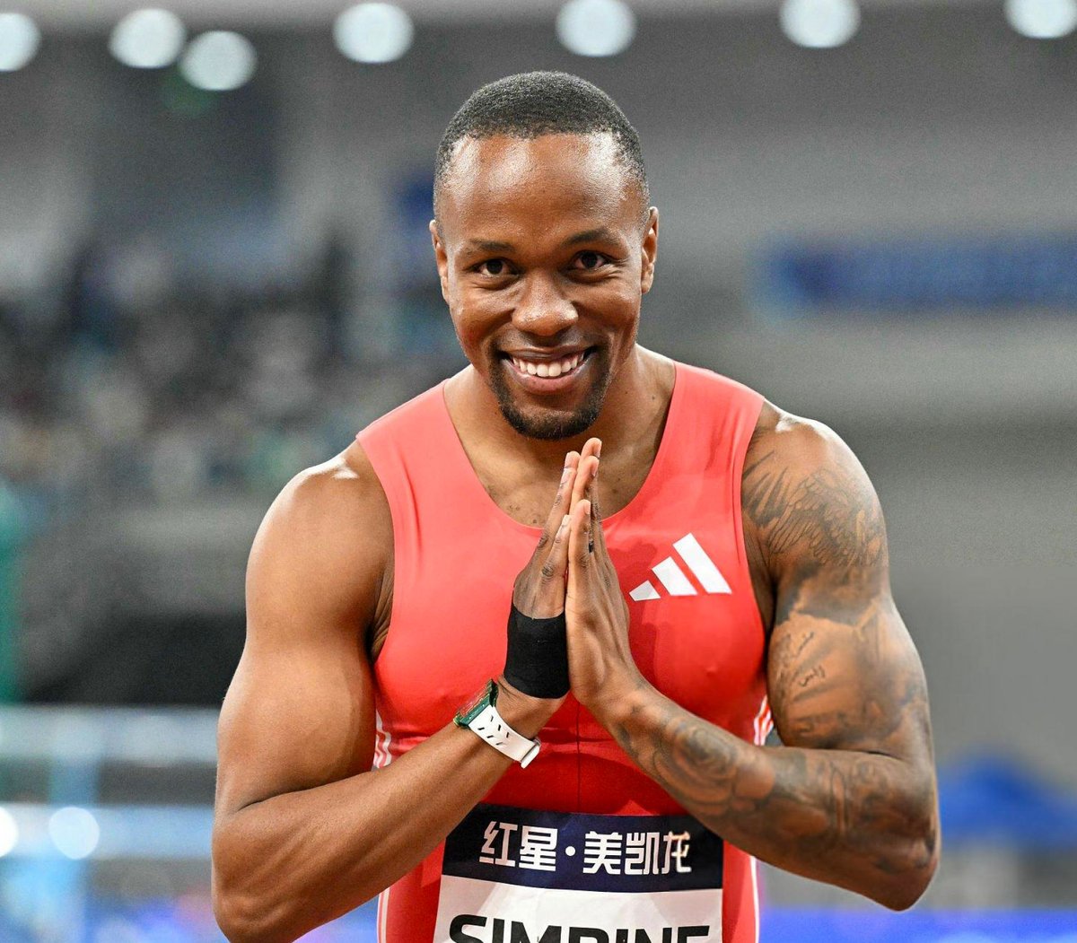 TrackGazette's tweet photo. 9.98s!!🔥

Akani Simbine 🇿🇦 takes down a really strong field in the men's 100m at the Keqiao Diamond League, winning in 9.98s (0.5)!

He beat Kishane Thompson 🇯🇲 who opened up to a solid 9.99s, while Letsile Tebogo 🇧🇼 was 3rd in 10.03s. https://t.co/ppwcvIqkQr