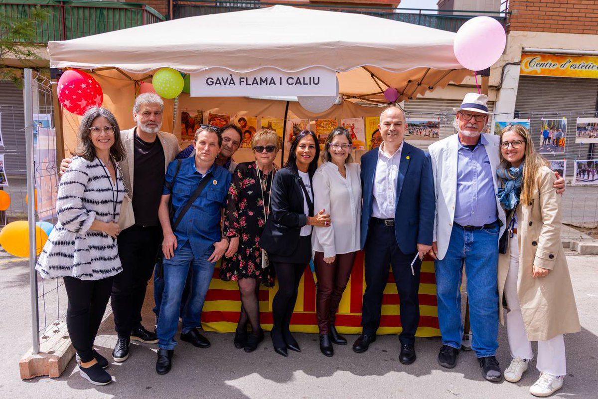 JuntsXCat's tweet photo. 📸 El secretari general @jorditurull ha visitat la 70ena edició de la Fira d’Espàrrecs de Gavà amb el regidor de @JuntsxGava @icasas69 i la presidenta local @ZaeraMarta13151. 

També hi han assistit la membre de l’executiva @ariadnaurroz , el president comarcal @Pere_Clota, regidors i electes del Baix Llobregat