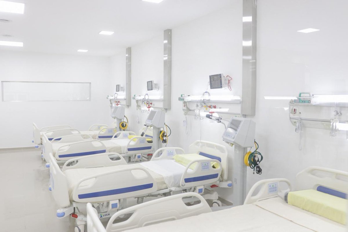 Hoy celebramos 101 años de historia, de compromiso y de entrega en el Hospital Enrique Vera Barros, símbolo de cuidado, de contención y de derechos. En cada rincón de este hospital se encuentra el esfuerzo de quienes, día a día, sostienen con vocación y humanidad el derecho a la