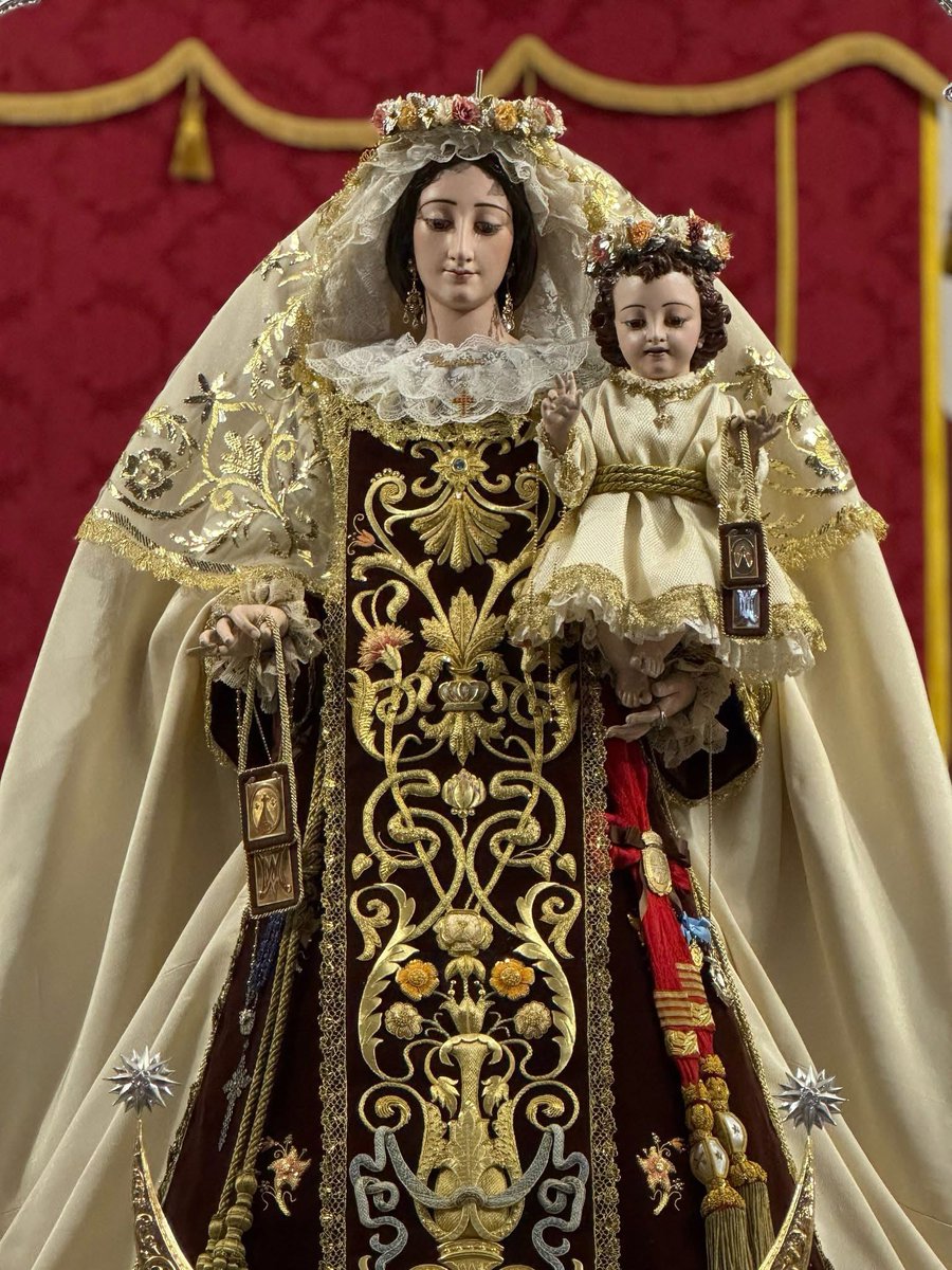 Es un día histórico para nuestra ciudad: Ntra. Sra. la Virgen del Carmen, de La Isleta, recibe su Coronación Canónica.

Hoy, más que nunca, la sentimos como Reina y Madre de este pueblo marinero.

🤍🤎 ¡Viva la Virgen del Carmen! 🤎🤍