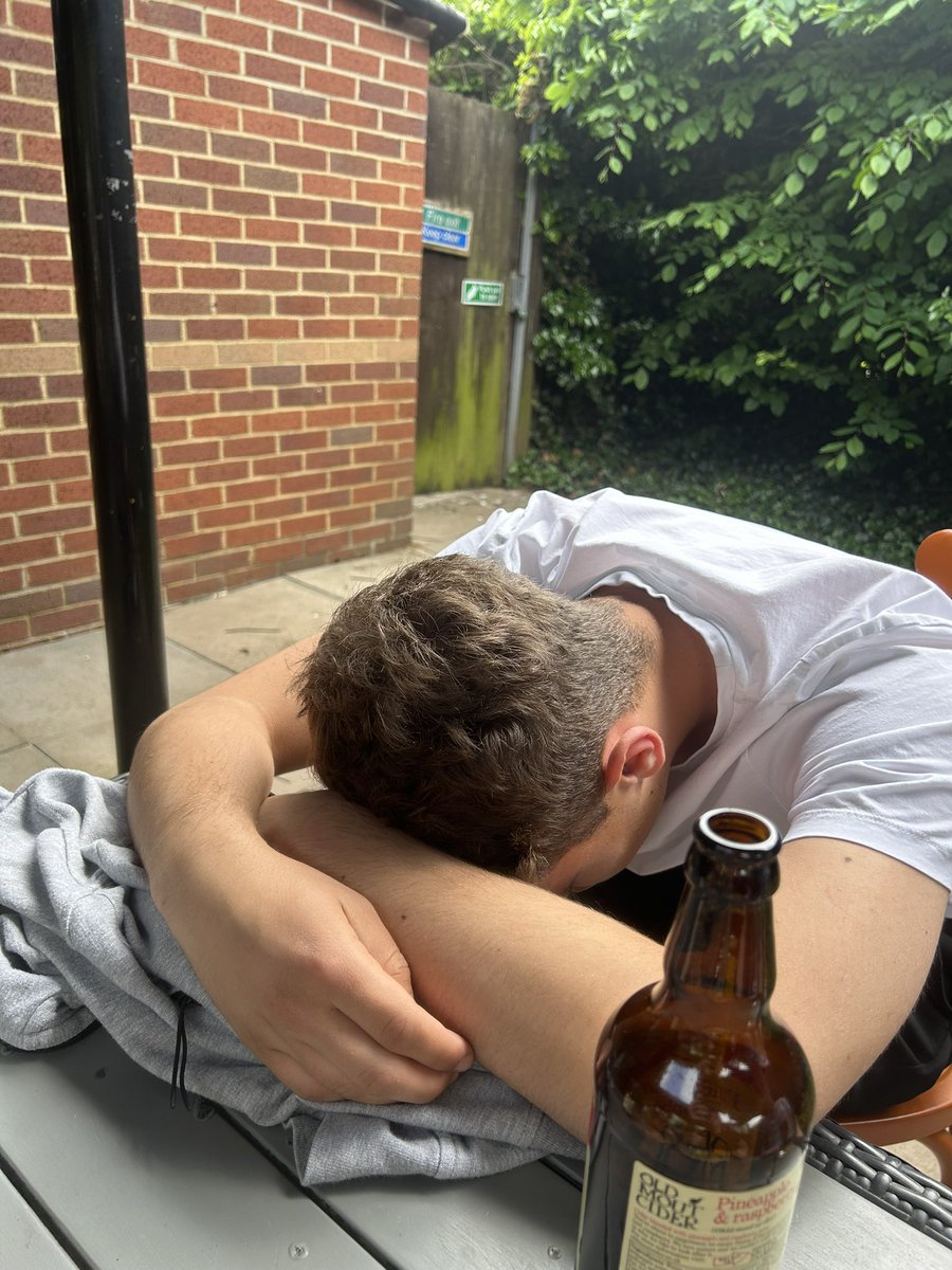 ben_mchugh8's tweet photo. Cheers Luton u killed my friend https://t.co/yccyqlUbcz