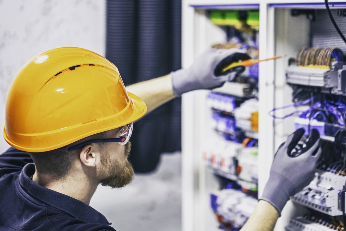 Drogheda Institute of Further Education (@difeedu) on Twitter photo DIFE’s new Electrical & Engineering Technology is an industry-led programme and includes hands-on training & a 7-week placement with top employers including <a href="/HanleyEnergy/">Hanley Energy</a> <a href="/AnordMardix/">Anord Mardix</a> <a href="/suretankgroup/">Suretank Group</a> Danann Air & M+L Manufacturing.
Applications Now Open: dife.ie/electrical/ DIFE’s new Electrical & Engineering Technology is an industry-led programme and includes hands-on training & a 7-week placement with top employers including <a href="/HanleyEnergy/">Hanley Energy</a> <a href="/AnordMardix/">Anord Mardix</a> <a href="/suretankgroup/">Suretank Group</a> Danann Air & M+L Manufacturing.
Applications Now Open: dife.ie/electrical/