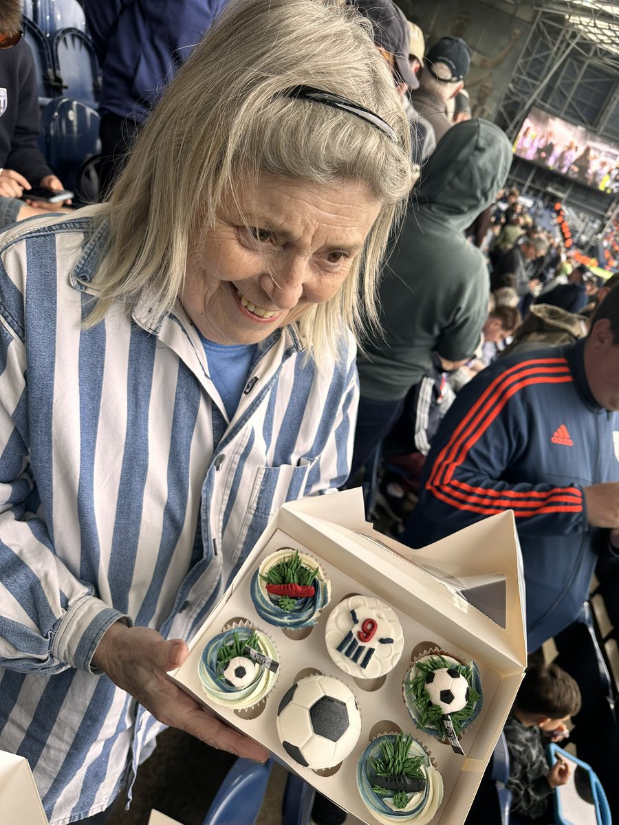 stephen_cox_B62's tweet photo. @WBA - Big Thank you to Jenny Hall at half time today for our treat. 3 boxes of special Cup Cakes for all the fans around her - Shame it's the only Cup we've enjoyed this year 🤦🏻‍♂️ https://t.co/dkZkC4lNnv