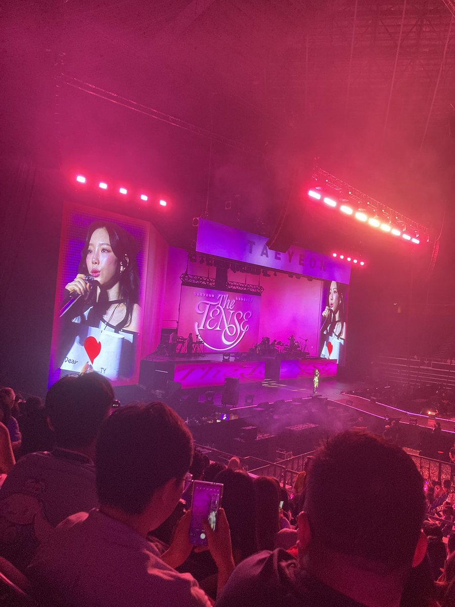 TaengScience's tweet photo. 250503 The Tense Singapore 💜 #taeyeon #TAEYEON_TheTENSE_in_sg https://t.co/hAXkxmzO77