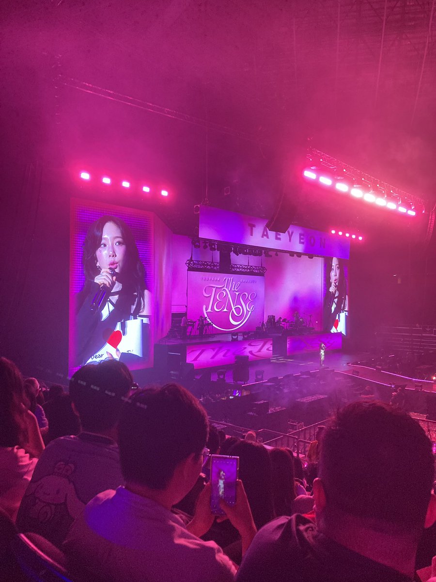 TaengScience's tweet photo. 250503 The Tense Singapore 💜 #taeyeon #TAEYEON_TheTENSE_in_sg https://t.co/hAXkxmzO77