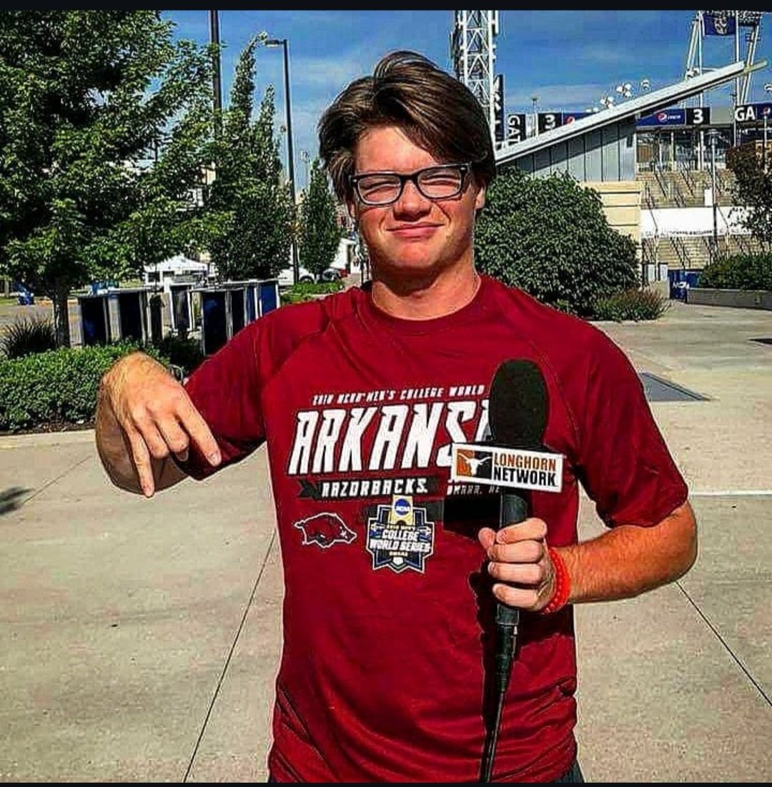 gbarrett31's tweet photo. @sully7777 Peep the mic he is holding. https://t.co/ahabXonN6U