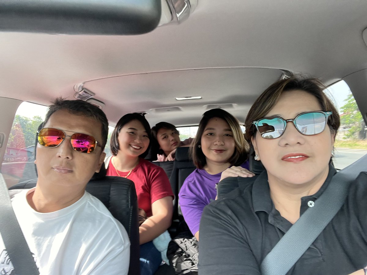 jnnhgrca's tweet photo. I used to pray for this kind of life, peace of mind, genuine happiness for my papa and mama and comfortable life and God really moves in ways we didn’t expect or imagine. Mas magandang plano bukod sa mga prayers natin. Thank you Lord sa lahat ng biyaya. 🙏🥺❤️ https://t.co/OE3zOKwCE3