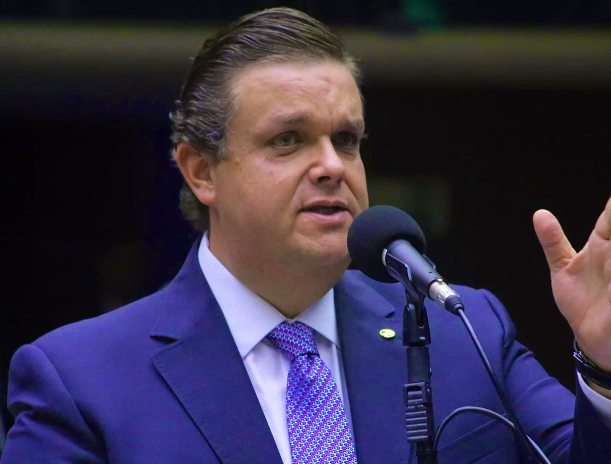 NewsLiberdade's tweet photo. 🚨URGENTE - Wolney Queiroz, que irá assumir o lugar de Lupi no Ministério da Previdência, participou de reunião que tratava do roubo do INSS, em 2023, e nada fez a respeito https://t.co/IWhUYC7NTD
