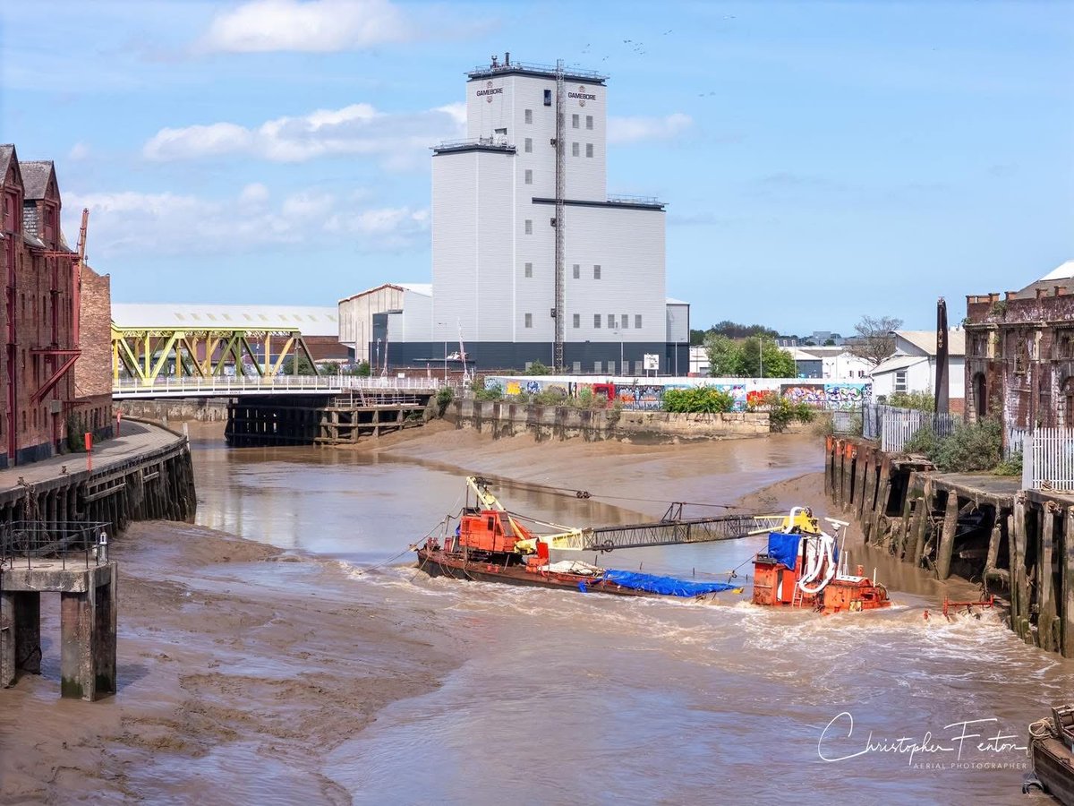 Angus Young tweet media