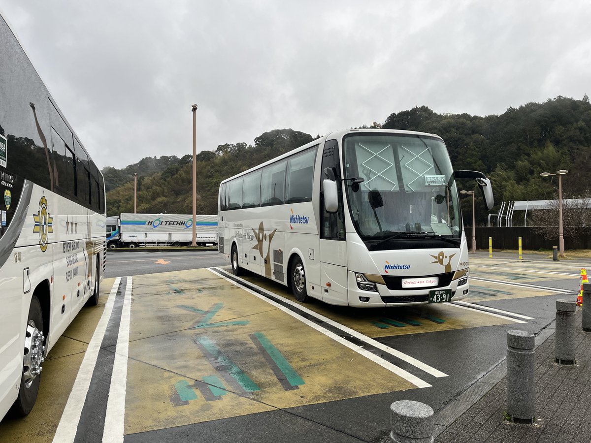 klmp37's tweet photo. 先月はかた号に乗車した際には、運転士の方がダイムラー製のエンジンは故障が多く大変と言っていたのでやはり三菱製に比べると弱いのですね。オドメーターは既に150万キロ以上を刻んでいたのでそろそろ置き換えかなと思います。 https://t.co/lGcsmD2oJi