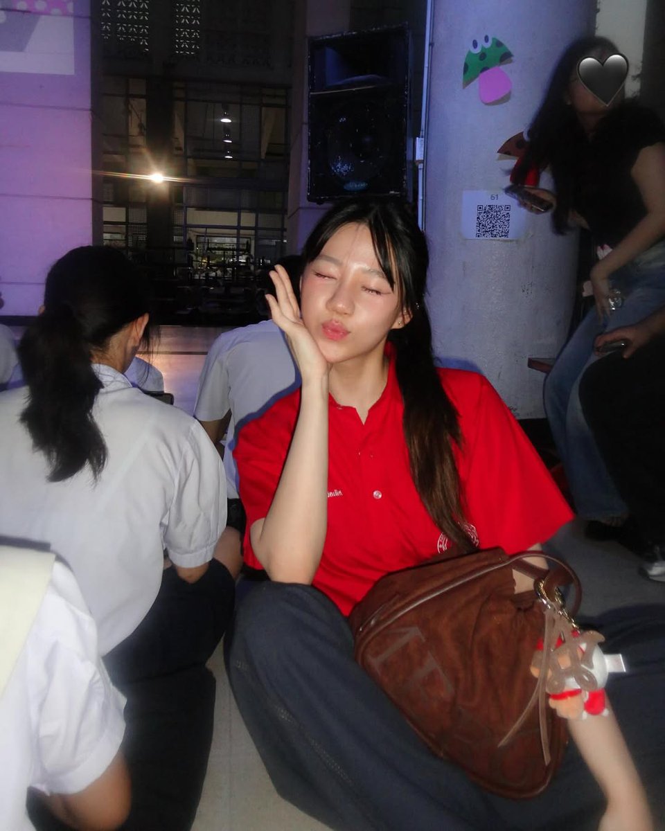 Chacha_FansTH's tweet photo. 📸 Chacha's Instagram  Posts
🗓 03/05/2025

Unofficially graduated laew kub  เห็นแล้วใจหาย ยินดีด้วยอะ
1/2

#ชาช่า #ชาช่ากนกรักษ์ #CHACHA #ChachaKanokrak #fyp #ChachaLifeStyle #TeamChacha #Graduated #Commarts https://t.co/JtLrHfU0PM