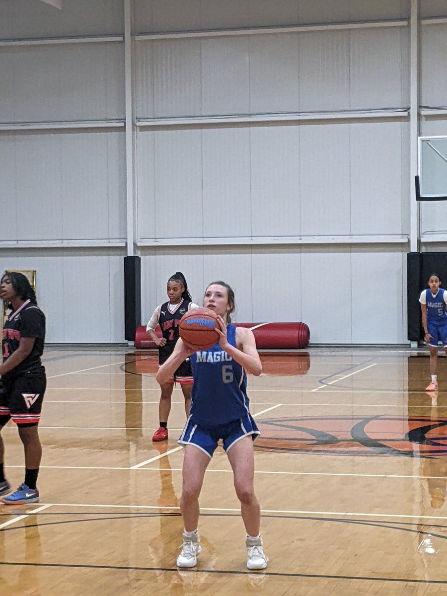 CoachEvanBell's tweet photo. Olivia Willoughby 2029 @MiMagicBBall is impressing with her all out effort on both ends, she creates steals, finishes with pace, &amp; just swished a baseline floater through contact, made her free throw. @PGHMichigan @coachselvia #CagersInvite https://t.co/KYiILA3pIo