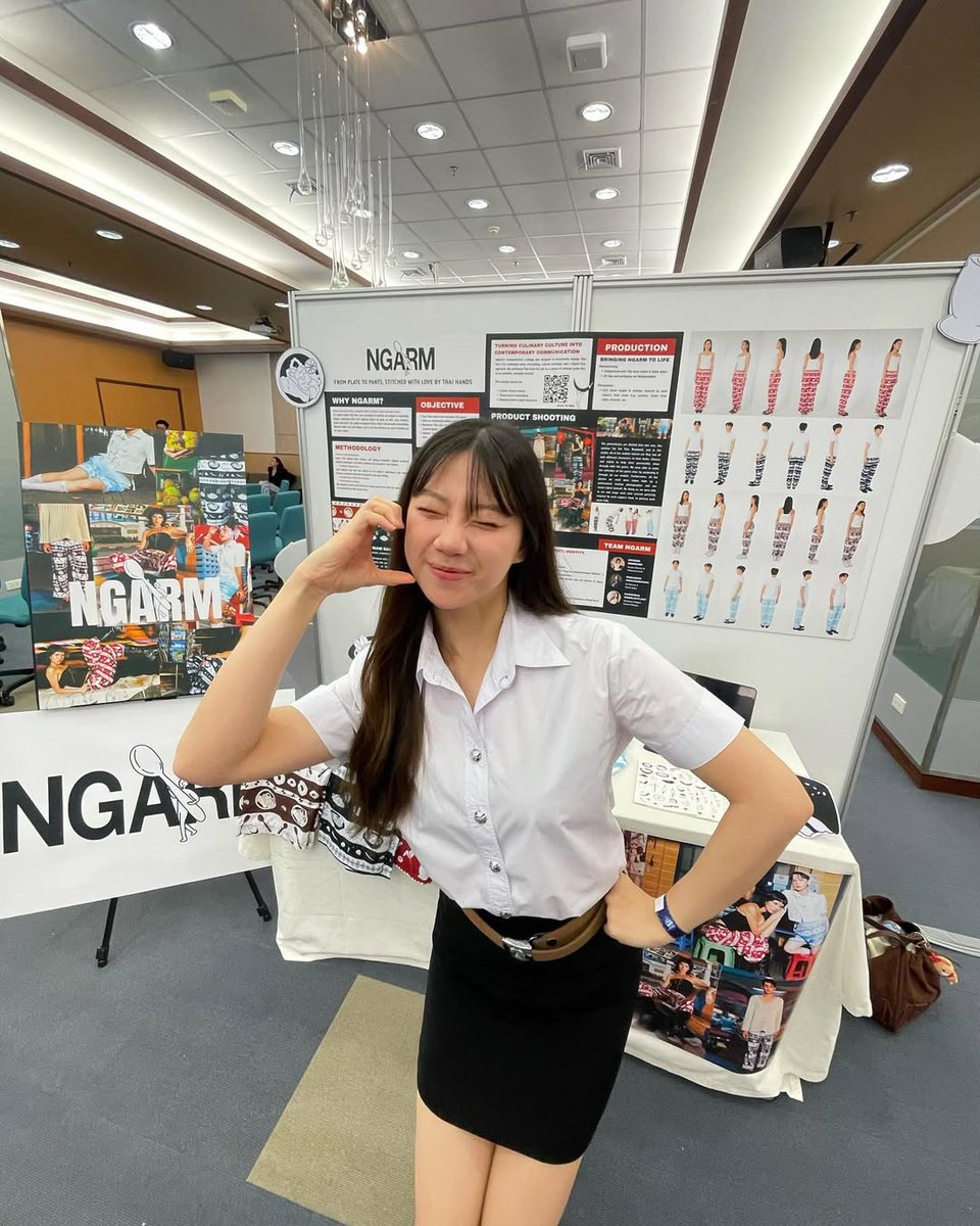 Chacha_FansTH's tweet photo. 📸 Chacha's Instagram  Posts
🗓 03/05/2025

Unofficially graduated laew kub  เห็นแล้วใจหาย ยินดีด้วยอะ
2/2

#ชาช่า #ชาช่ากนกรักษ์ #CHACHA #ChachaKanokrak #fyp #ChachaLifeStyle #TeamChacha #Graduated #Commarts https://t.co/ywGguDaeus