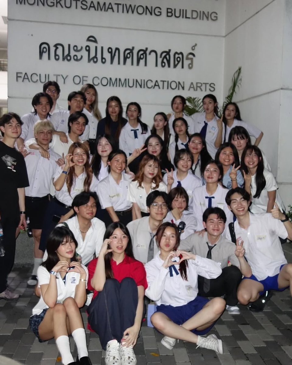 Chacha_FansTH's tweet photo. 📸 Chacha's Instagram  Posts
🗓 03/05/2025

Unofficially graduated laew kub  เห็นแล้วใจหาย ยินดีด้วยอะ
2/2

#ชาช่า #ชาช่ากนกรักษ์ #CHACHA #ChachaKanokrak #fyp #ChachaLifeStyle #TeamChacha #Graduated #Commarts https://t.co/ywGguDaeus