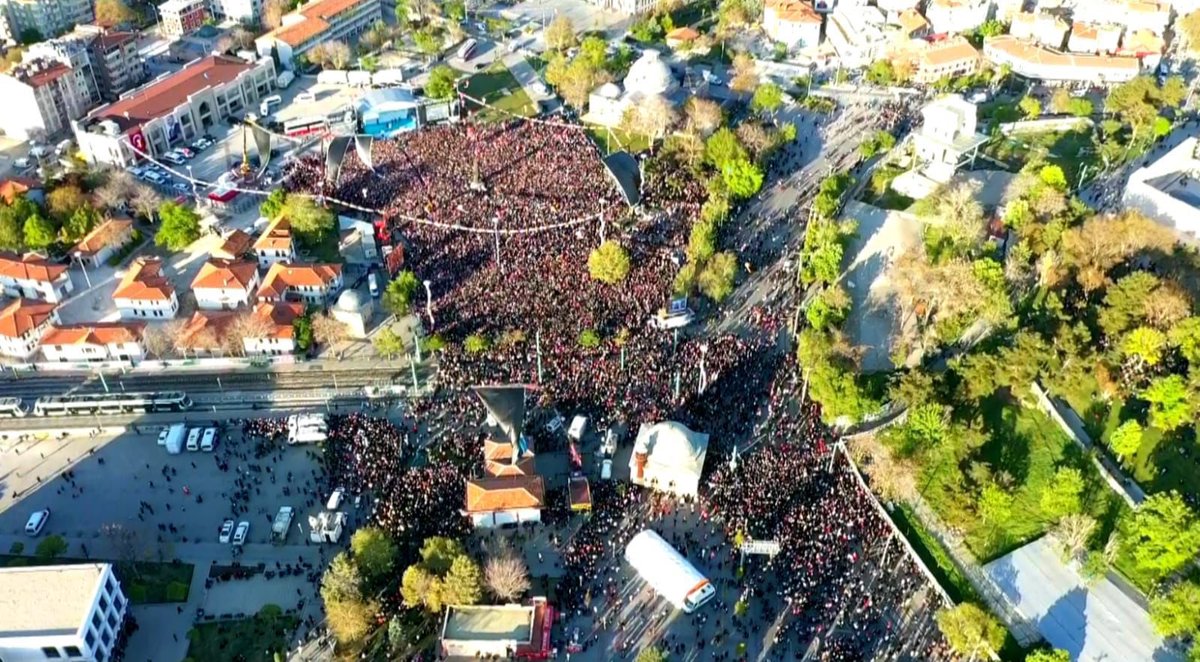 mustafauzbas's tweet photo. Konya’da Cumhurbaşkanımız ve Özgür Özel farkı. 

Özgür Özel’in “bu meydana gelemiyor” dediği Sayın Cumhurbaşkanımızın 2024 mitingi ile bugün ki Özgür Özel’in taşımalı mitinginin farkı. https://t.co/lpRKPEVfge