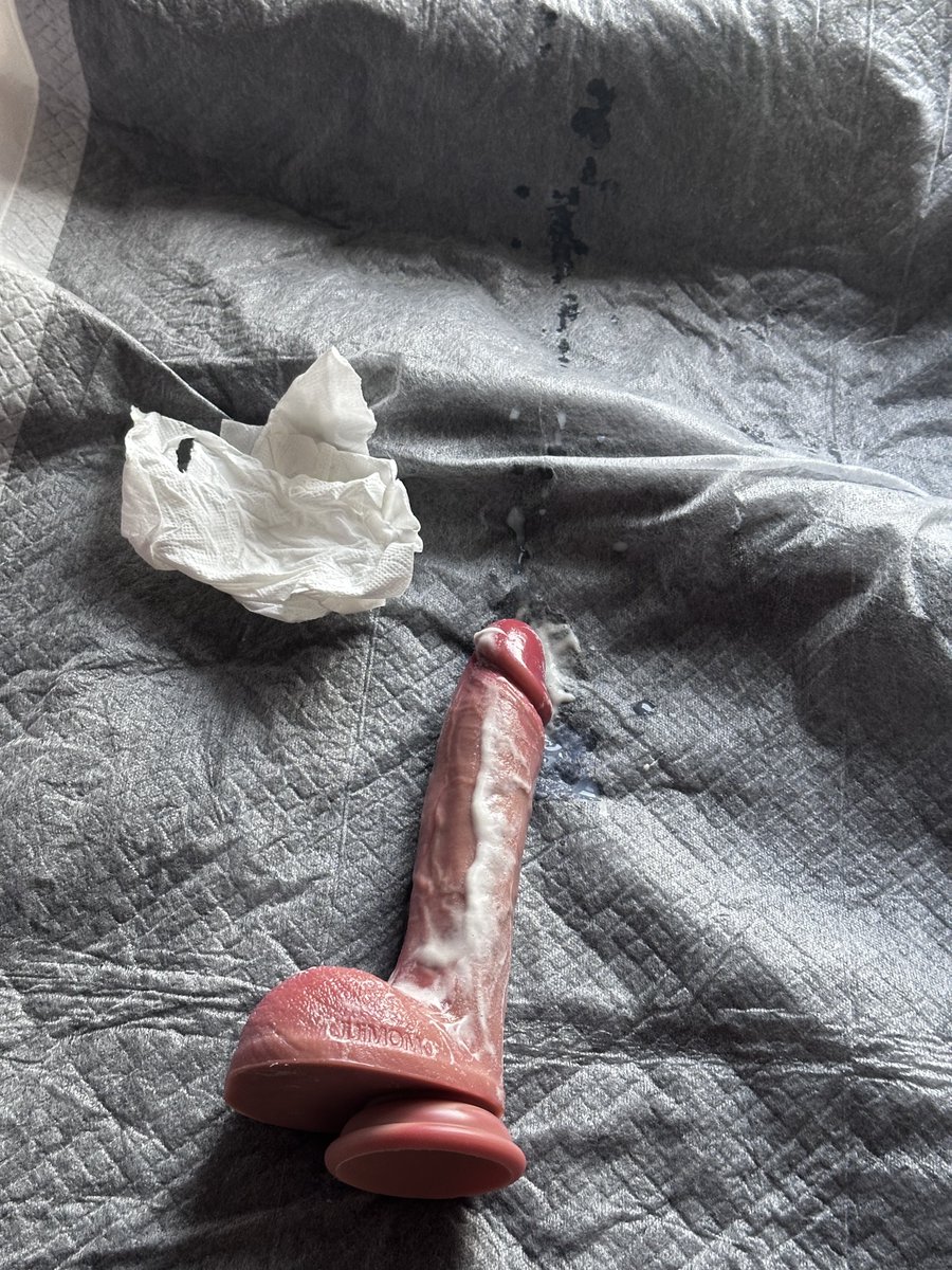 没忍住又把自己操一顿，操的起了好多白沫，感觉菊花都要被草烂了，三天不操都觉得痒的慌，这下操射了好多了，终于可以把骚逼止痒了。这款壮士真好用，已经离不开他了，尺寸正好大小最适合我，是我用的频率最高的一款。