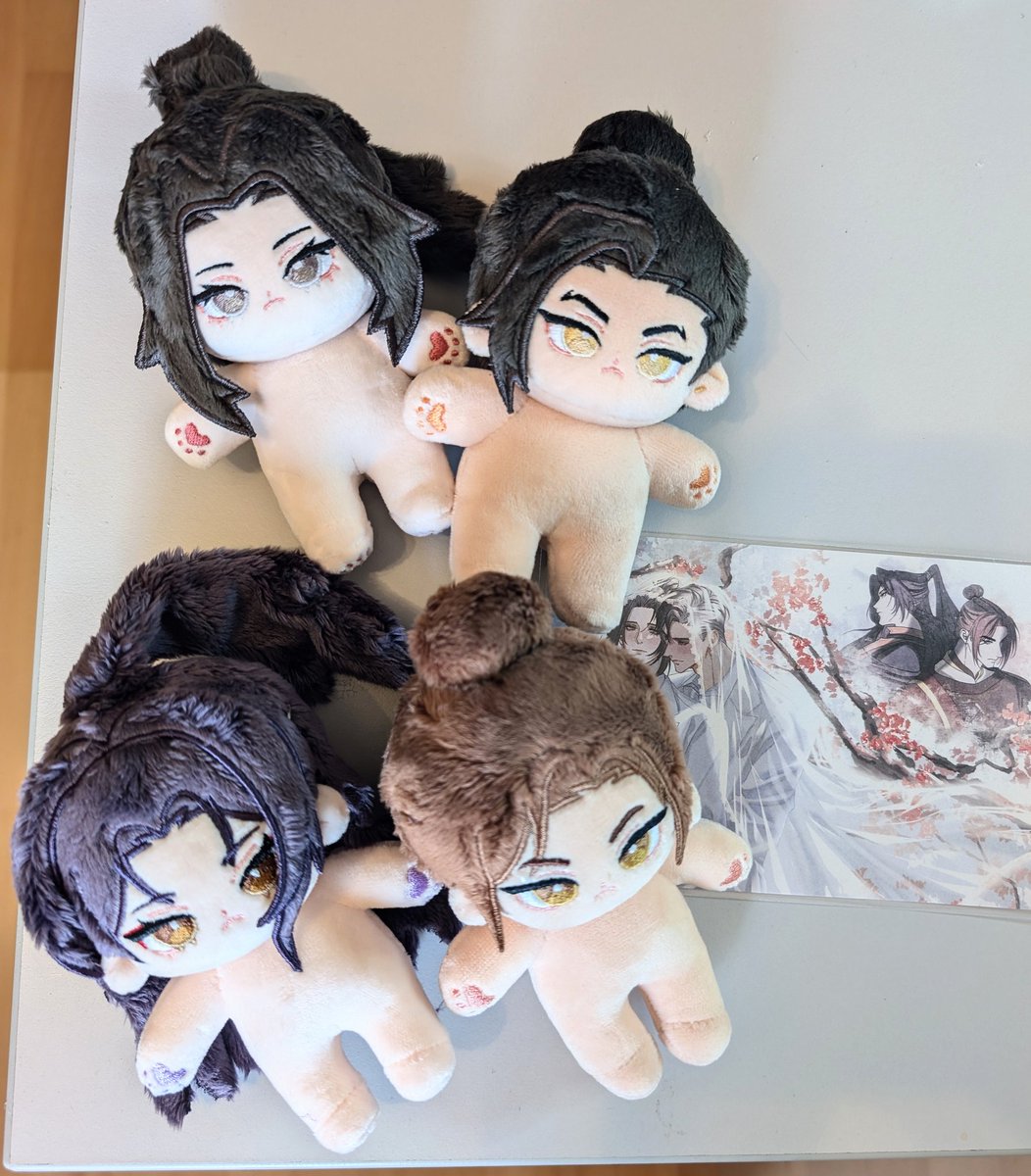 Omg they are so cute, small and perfect. 🥰
Thanks so much <a href="/Twins_side/">TWINs</a> for creating them ❤️ 

(Fun fact I was preparing my Hua Cheng cosplay (for a hualian shooting this month), while they arrived. 🤣)
