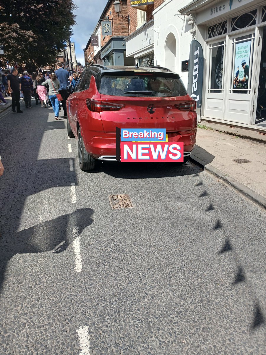 Couple of cars need moving on bottom street. <a href="/KnutsfordMayday/">Knutsford Mayday</a> are you aware?