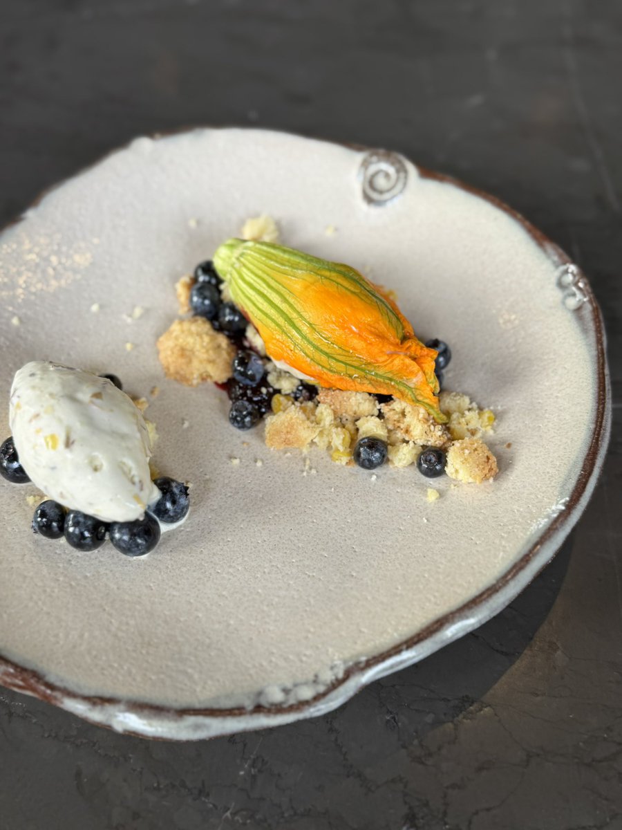 Sedesh79's tweet photo. Cheesecake Stuffed Squash Blossom Honeysuckle Ice Cream | Corn Crumble | Blueberry 
#imyourfavoritechefsfavoritechef #dessert #foragedfood https://t.co/KGzseoS7KL
