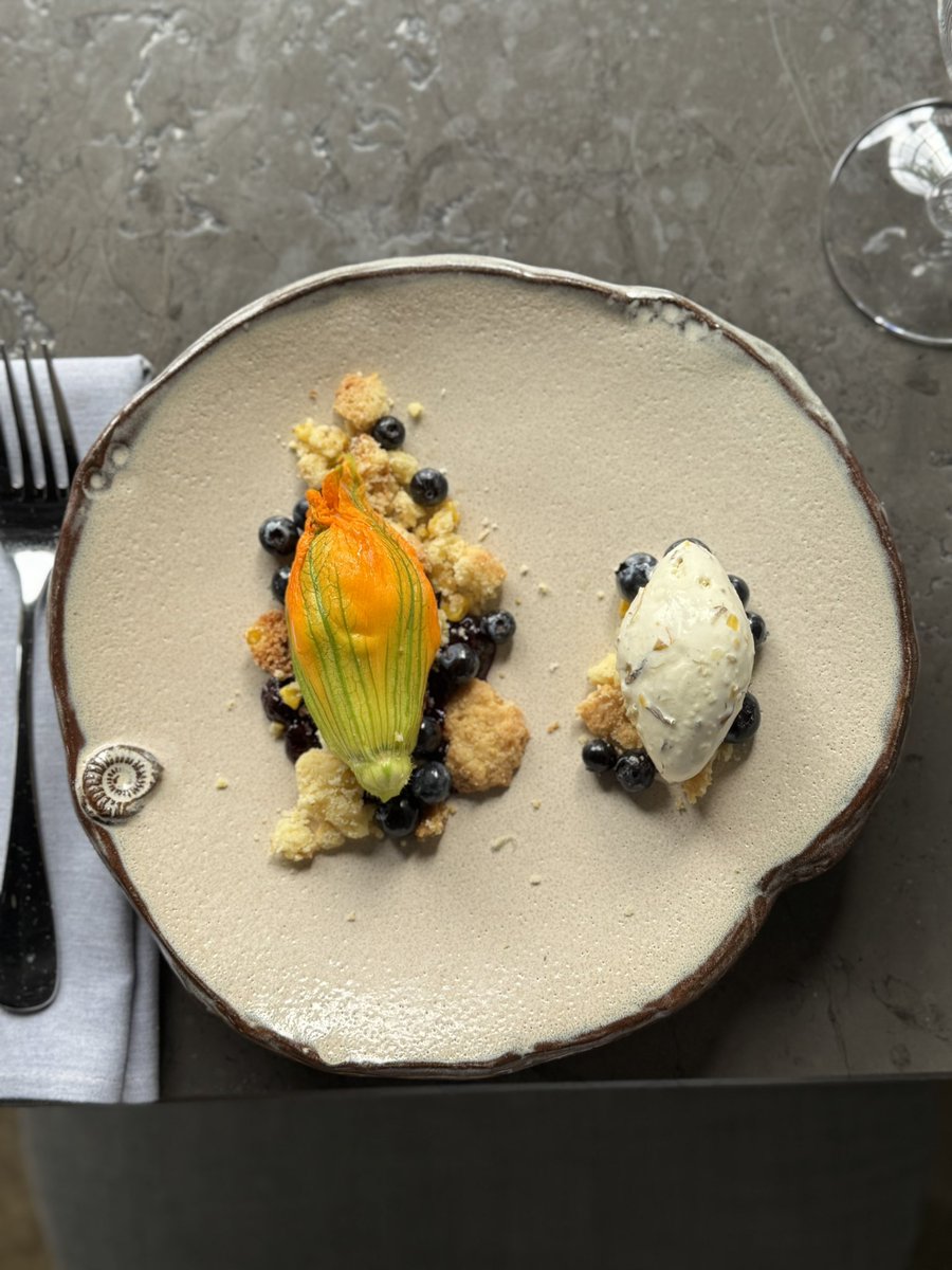 Sedesh79's tweet photo. Cheesecake Stuffed Squash Blossom Honeysuckle Ice Cream | Corn Crumble | Blueberry 
#imyourfavoritechefsfavoritechef #dessert #foragedfood https://t.co/KGzseoS7KL