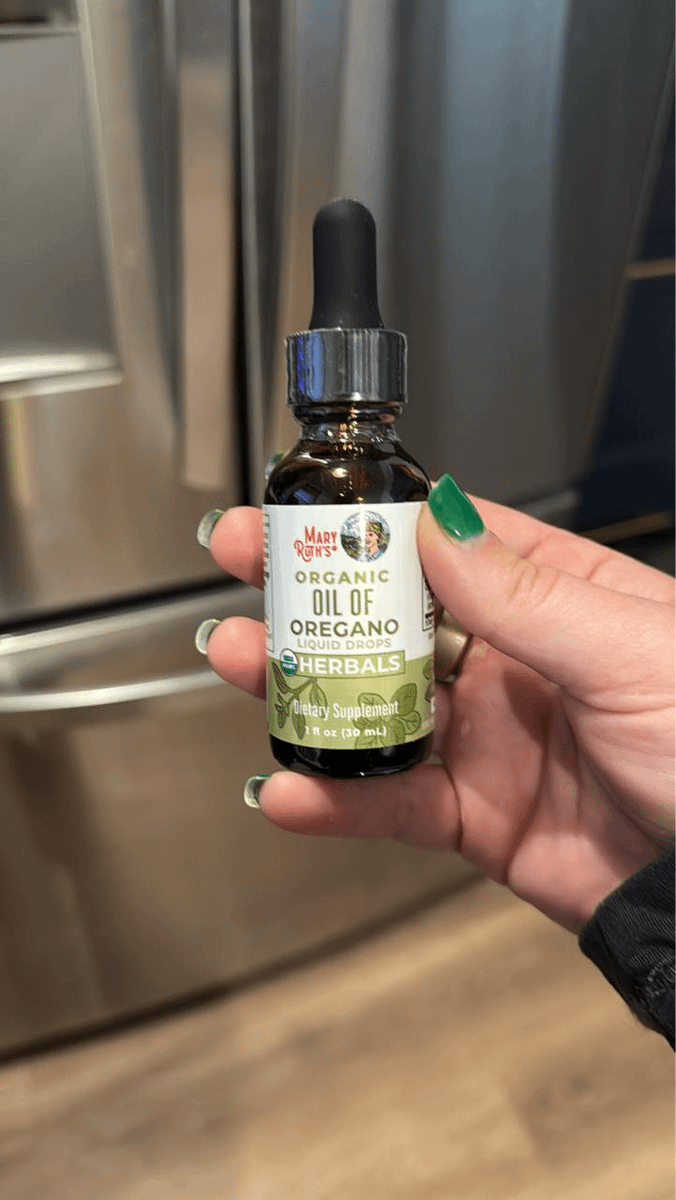 jakeglmn's tweet photo. Meghan Markle swears by this royal remedy for gut health and immunity.

She gives it to her kids &amp; even Prince William, instead of antibiotics.

Turns out she was decades ahead of modern medicine...

Here’s the proof: 🧵 https://t.co/6uLST6ufMG