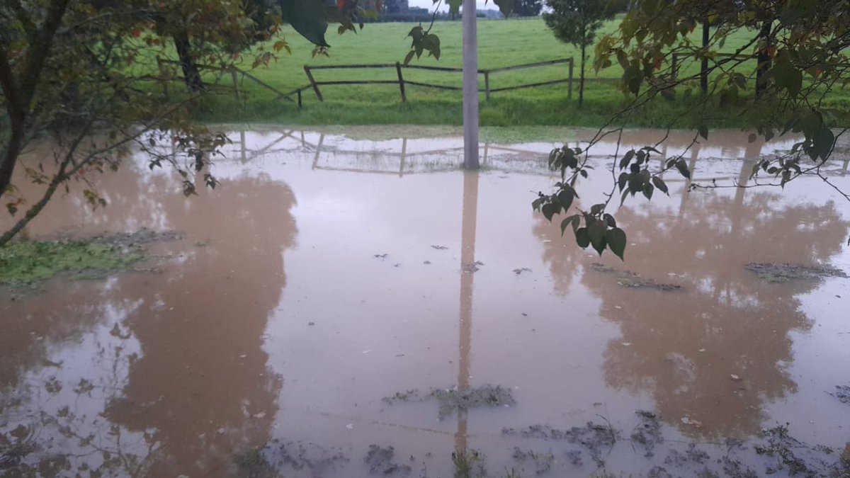 <a href="/IvehtsSoto/">iveht julietta Soto</a> @RCUNDINAMARCA <a href="/UNGRD/">UNGRD🇨🇴</a> <a href="/CAR_Cundi/">CAR Cundinamarca</a> <a href="/NoticiasUno/">Noticias Uno</a> <a href="/RTVCnoticias/">RTVC Noticias</a> <a href="/Elobservador4a/">El observador</a> <a href="/RadioChia51402/">Chía Radio 24</a> <a href="/einformativoccc/">El informativo Cota, Chía, Cajicá</a> <a href="/PGN_COL/">Procuraduría General de la Nación</a> <a href="/VoragineCo/">Vorágine</a> <a href="/alcajica/">Alcaldía de Cajicá</a> <a href="/ConcejoCajica/">Concejo de Cajicá</a> #Indignante. Ojo a esta publicación que reporta lo ocurrido también la noche del 2 y la madrugada del 3 de Mayo/2025 en CAJICÁ Cundinamarca: 
facebook.com/share/p/1CQ4sF…

Será que se especula ?? Así también se encuentra anegado el Sector conocido como La Mejorana <a href="/alcajica/">Alcaldía de Cajicá</a> y no solo