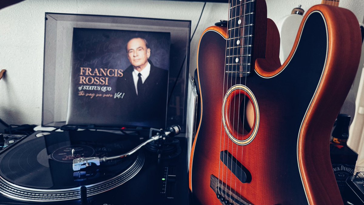 De Rossi/Quo demo’s proberen mee te spelen..
Oefening baart kunst…….. (zeggen ze)

#Rossi #Fender #Acoustasonic #viltviestegen