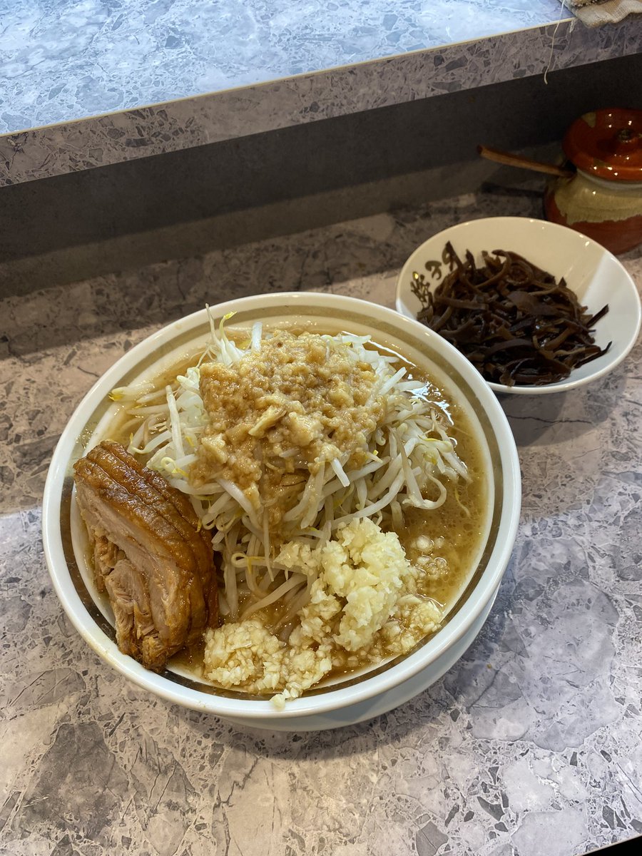 men13107's tweet photo. ラーメン 豚39    @木更津

ラーメン豚ハーフ　醤油
キクラゲ トッピング
麺250g 野菜300g
 カラメ　にんにく増し　あぶら　薬味
久々食った〜量きちぃ〜　
けど美味かった😋
#ラーメン　
#うまーみん
#ラーメン好きな人と繋がりたい https://t.co/tkWxAnEYr3