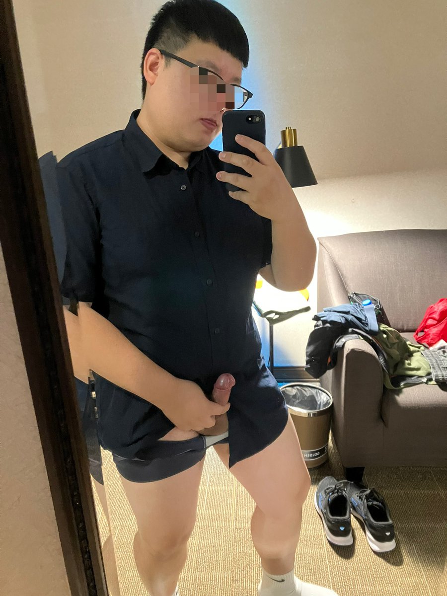 出來玩看到飯店全身鏡
就是要拍色照🥵 Part1