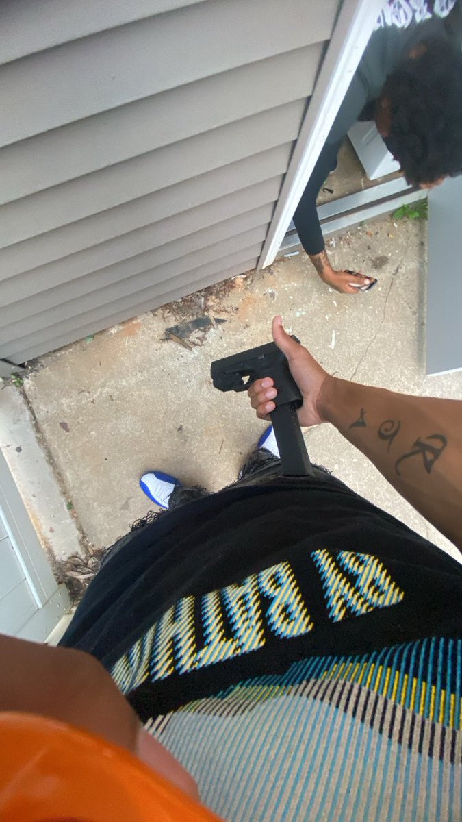 23topopp's tweet photo. Ion use this shit buh fwm! https://t.co/I9vyvn0MbL