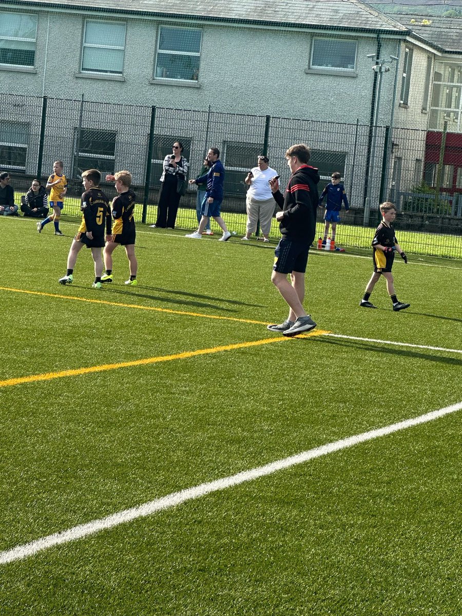 hsclonmelcbs's tweet photo. A huge thank you to all involved in our GoGames Football Blitz!

With organisers, teams, coaches, our  students, volunteers, former students &amp; teachers, huge work went into the morning!

We look forward to welcoming all teams again for our GoGames hurling blitz in 2 weeks time! https://t.co/6wvrvVVnI5