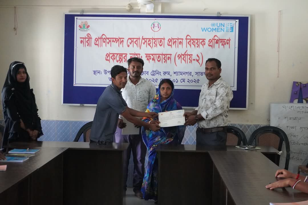 MouwaJannatul's tweet photo. From learning to leading, women in climate-vulnerable areas of π§π© are stepping up as livestock service providers! πͺπ Thanks to a 5-day training backed by @UN_Women & @MJF_BD, theyβre now equipped to lead with skills, resilience & purpose. π±π
#FromLearningToLeading https://t.co/bj6e6qIH7W