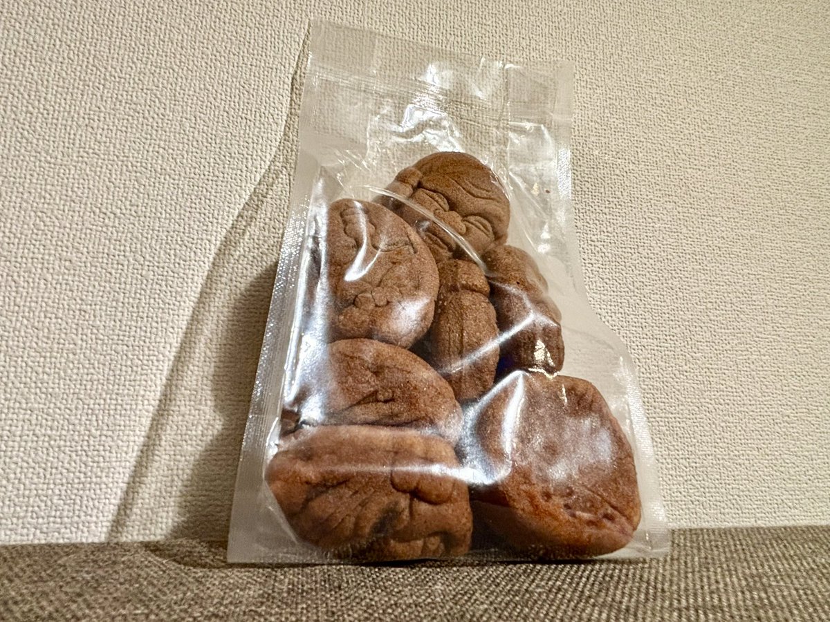 【#ヤマザキサンロイヤル 岩崎】

本日は久しぶりのコンビニ巡りということで約5ヶ月ぶりに墨田区にある上記の店舗へ！

お昼時ということもあってか、お弁当などは残念ながら全て売り切れていました…

その一方で、なかなか入荷しない「レア商品」だという人形焼を購入。上品な甘さで👍