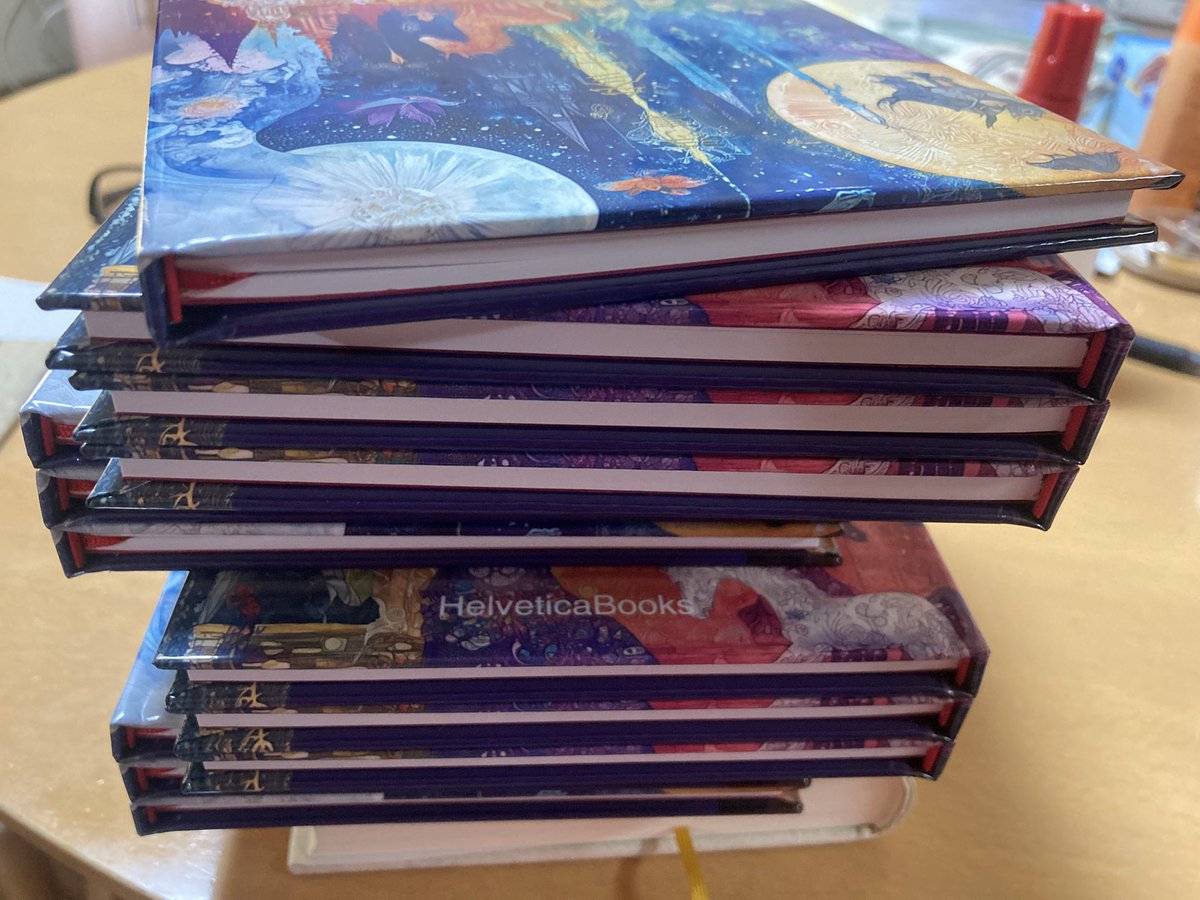 しのき美緒様からの本。
着々と進行中。
こういった作業は好きですが、機械での製本は嫌いでありんす。