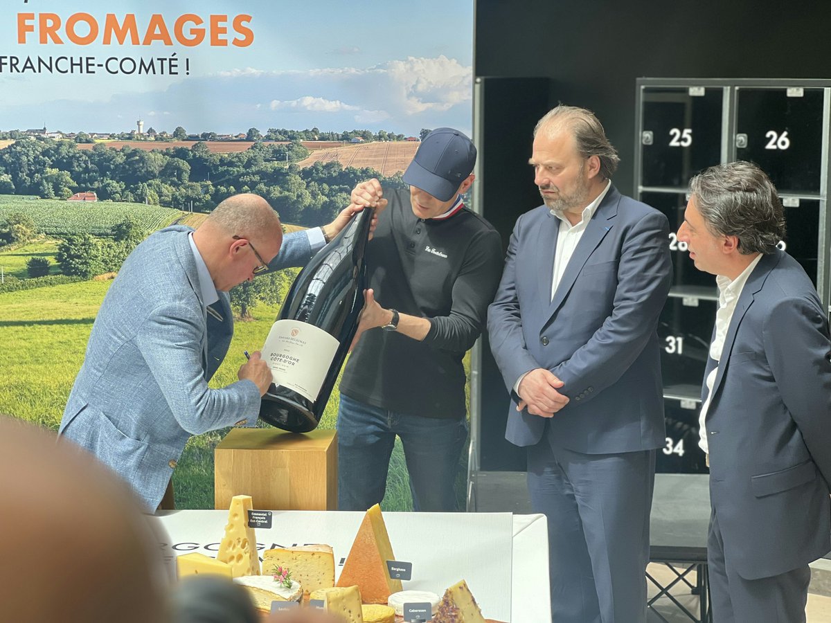 Village Gastronomique tweet media