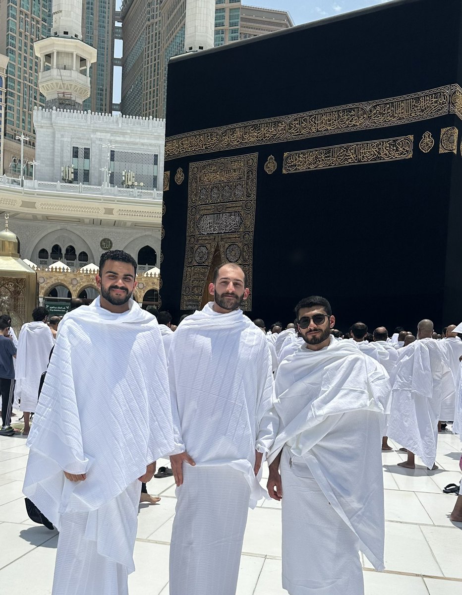 الحمد لله الذي وفقنا لزيارة بيته الحرام