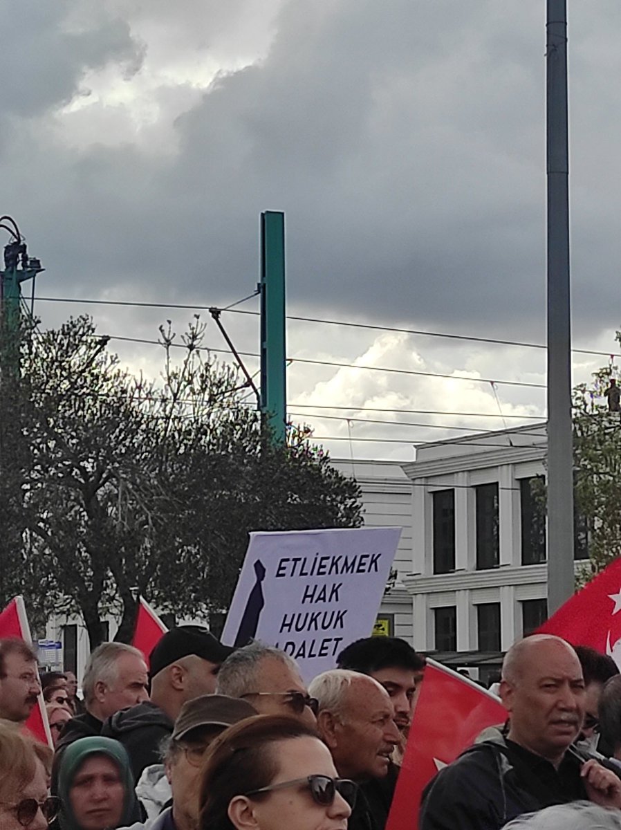 birzerdali's tweet photo. Etliekmek ve demokratlar. https://t.co/va8M5MYIqU