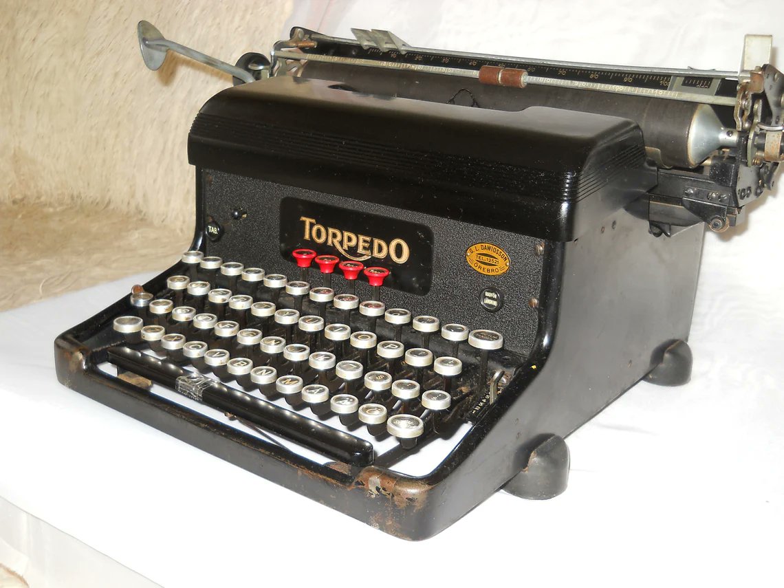 IGOR2691's tweet photo. #Stylish #Collectibe #officedesign #VeryRare #typewriter 1940’s, Manual #Antique Typewriter #TORPEDO,#Retro #vintage #working typewriter, #Steampunk #retrooffice #interior #collectible #office #decor, https://t.co/68ab0IXcVO https://t.co/Tf3gtJ5y3m