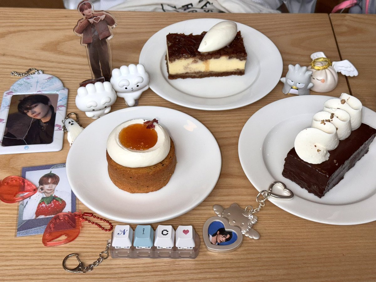 crushon__'s tweet photo. 👥👤🥮🍰🧁 https://t.co/YRvceDJiBh