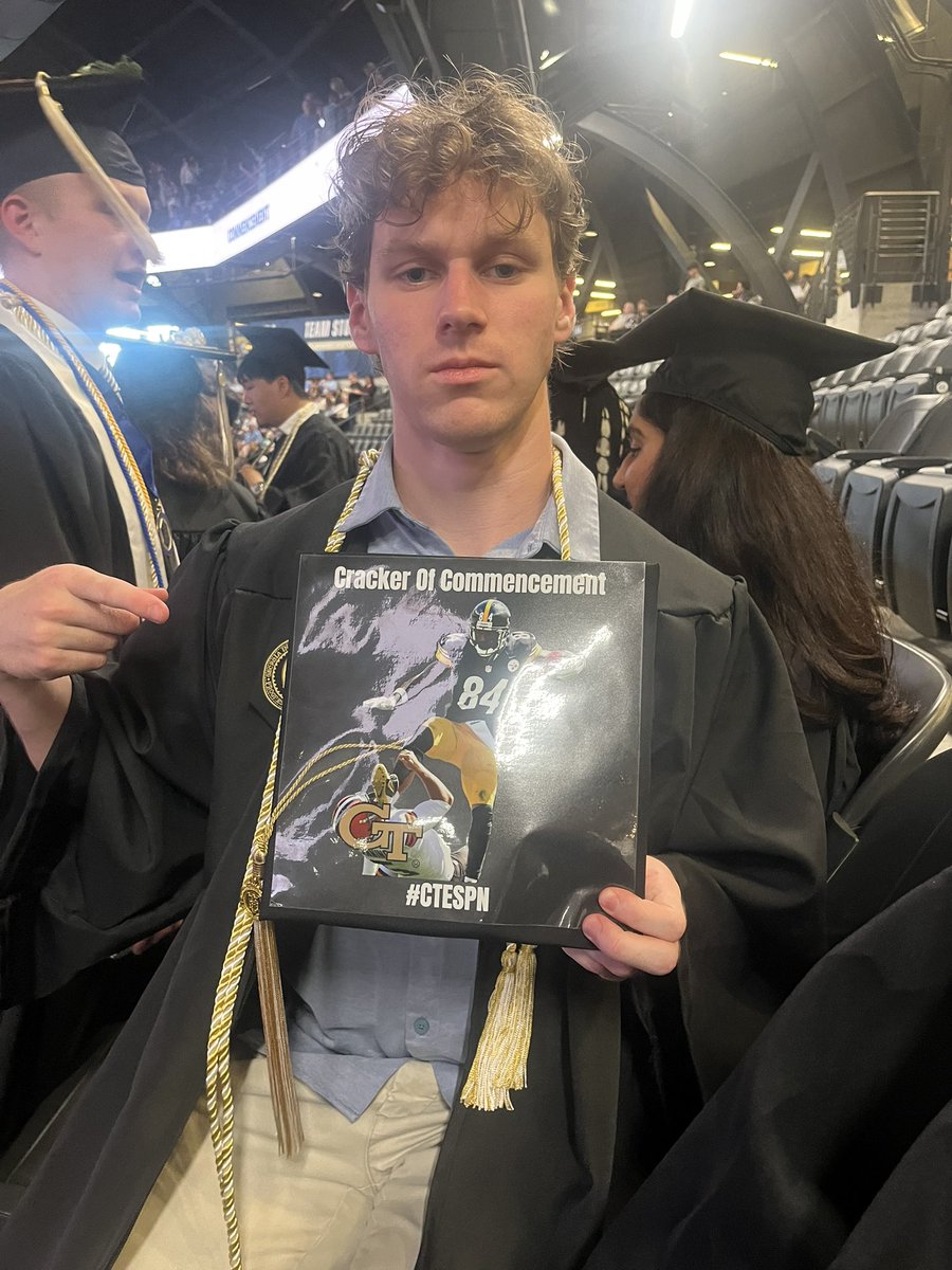 AidanSawyer7's tweet image. AB I just graduated and this was my cap. Can I be cracker of the day?
