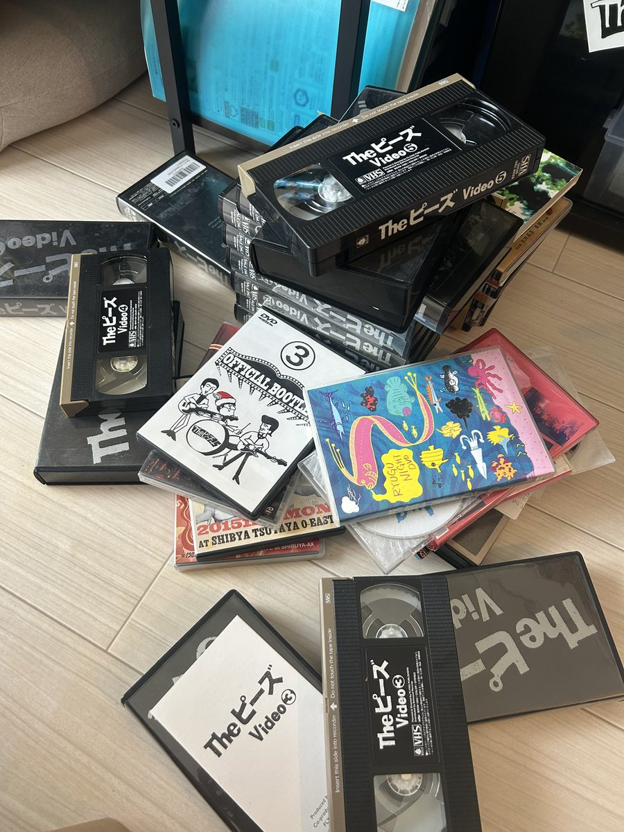 NT20191114's tweet photo. 祭りのあとの残骸（うちではVHSがみれるよっ！！！） https://t.co/lfizlLbAma