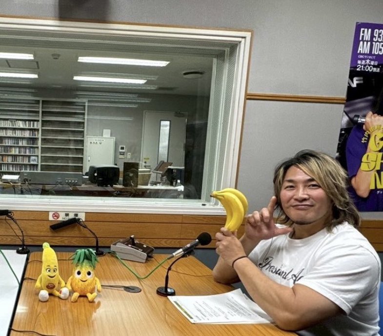 gacktispretty's tweet photo. @stsgizm They always choose someone with a serious image to promote bananas! For example: NJPW President and Pro Wrestler Hiroshi Tanahashi is now a promoter for Dole Bananas!!! They chose a Vampire and a Muscular Ace to motivate others to eat Bananas ^^ https://t.co/aG2wkENG6n