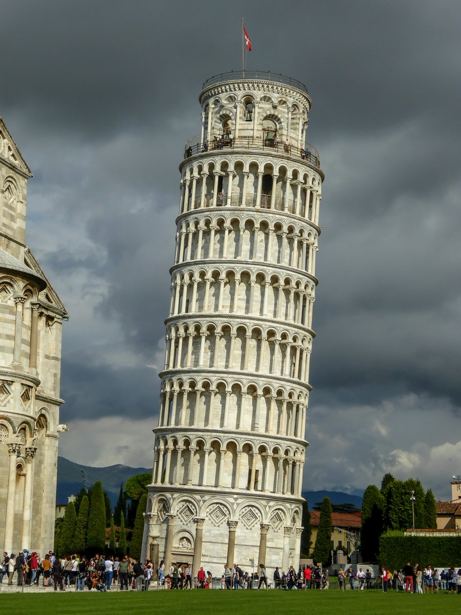 PittureBio's tweet photo. Realizzata in #marmo bianco la #TorreDiPisa è uno degli esempi più affascinanti di #architetturaromanica Italiana.

Costruita tra il XII e il XIV secolo, è famosa in tutto il mondo per la sua caratteristica inclinazione.

#architettura #pitturebio https://t.co/FkZCQvDrRH