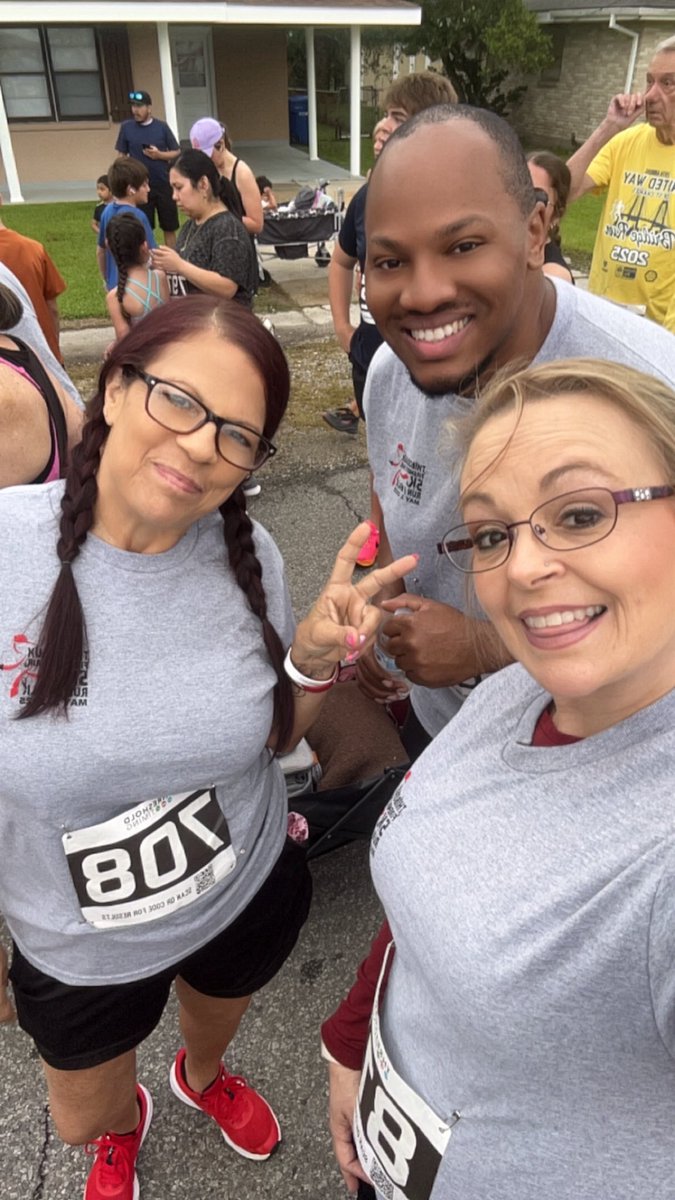 AnetteBowring's tweet photo. Team Thibodaux participating in Thibodauxs Annual 5k
#chilis #CGC #5k #teamthinodaux
@SavoieRay @neufeldjosh1 https://t.co/9TfL9HfgKQ
