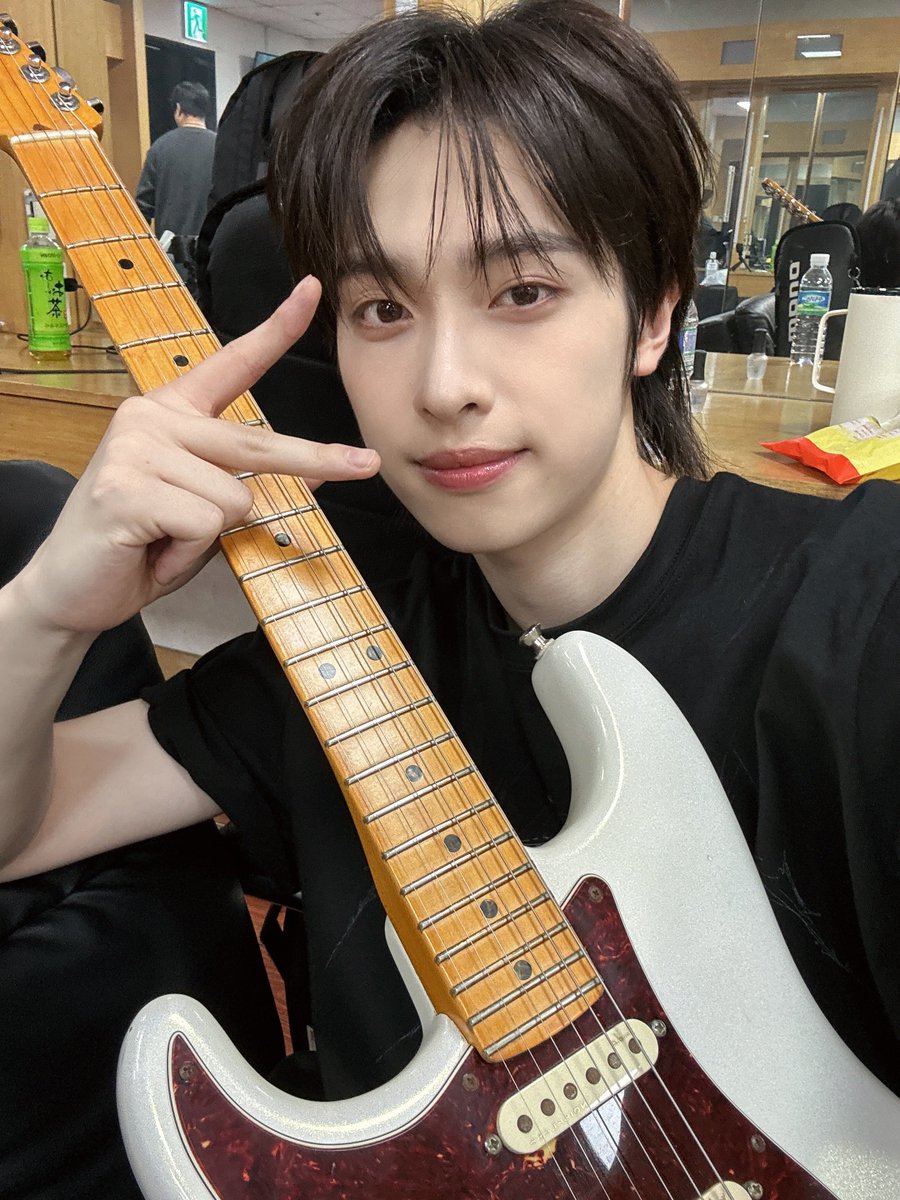 🐥💭• 3/5/25 • 10:09pm

📸

second day concert done!

phew today was so fun tooo

lainz if you keep doing this I’ll be putting expectations..!!?

how much fun jump will it be tomorrowww..

but still I’m not tired yet

heuheu