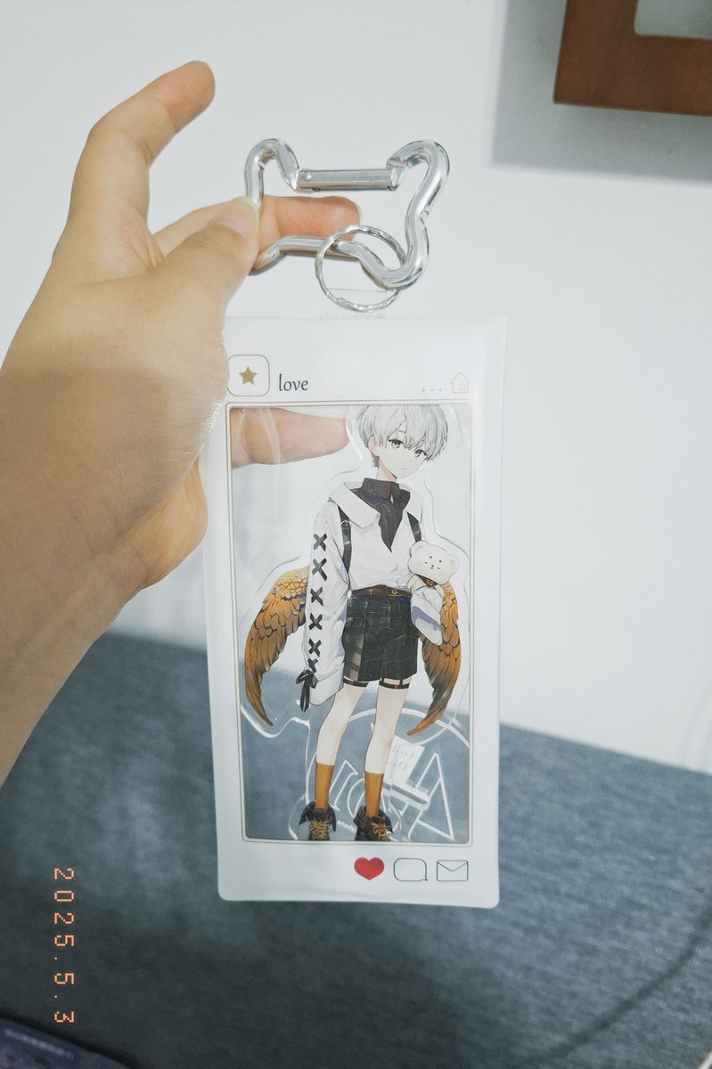 #星觀森月
最近工作忙到天昏地暗🥲

今天跑去大創跟光南買了裝飾小物，好適合小先森ㄛ😭❤️💯💯💯
月底要這樣帶去首爾趴趴走🥺👌