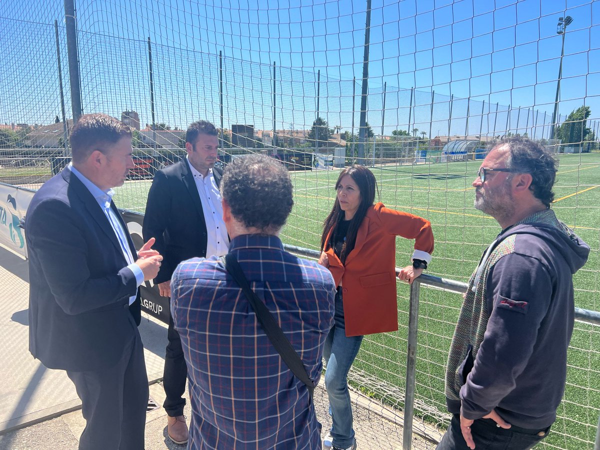 📍 Aquesta setmana hem visitat Santa Susanna per conèixer els projectes esportius i l’estratègia municipal per promoure l'activitat física i els hàbits saludables

També hem visitat el pavelló i el camp de futbol municipal, punts clau per a l’activitat esportiva

#EsportsDiba