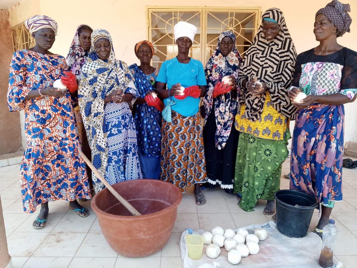 Associabonsa's tweet photo. #ABSEJ_UNHCR

Le vendredi 02 Mai 2025 dans la commune de Tougouri, provonce du Namentenga, région du Centre Nord, une activité de réinsertion sociale sur la fabrication du savon kabakourou a été organisée par des  femmes PDI et celles  femme de la population hôte . https://t.co/6tzcrMMjj7