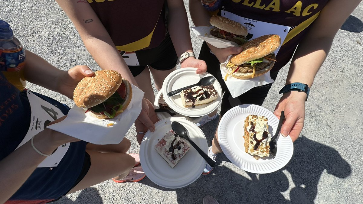 Tá sé in am don BBQ anois! 😊🍖 tuillte go maith tar éis an rása! 

#InisIronMeáin2025