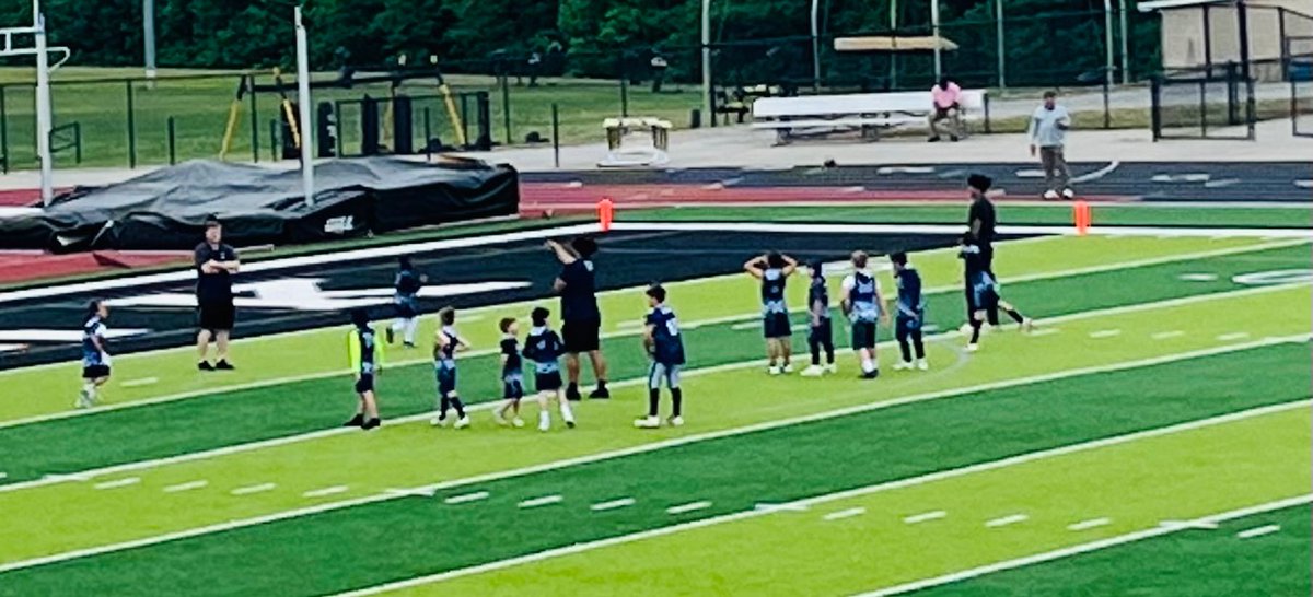 <a href="/anthony_R75/">Anthony Ramirez</a> <a href="/AShealey08/">Aaron Shealey</a> coaching their little Eagles this morning